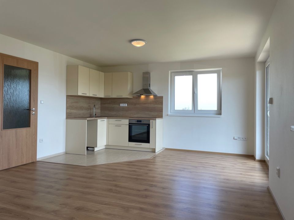 Pronájem bytu 2+kk, 60m², nezařízený, Praha-východ, Říčany